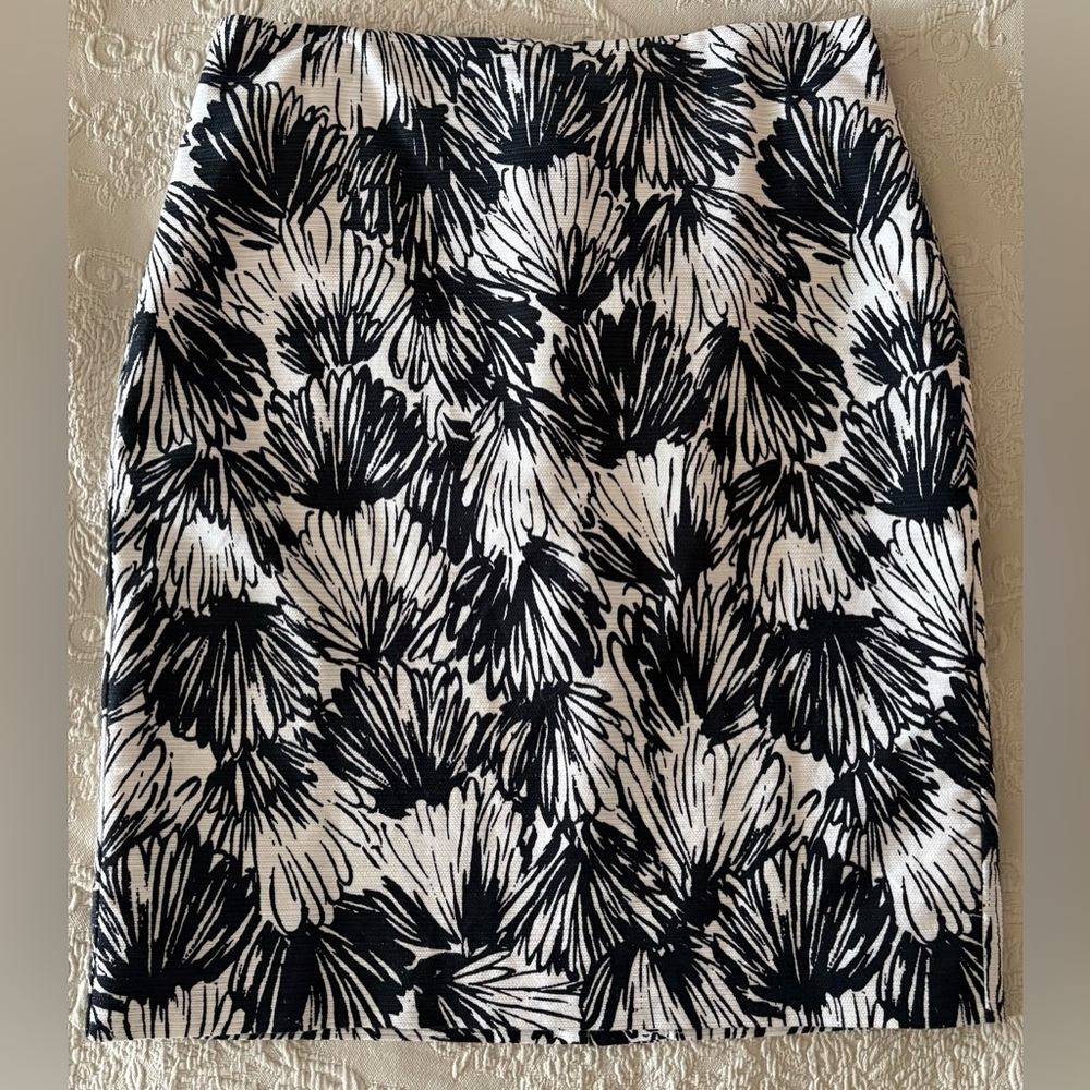 💥MoviNG sALe‼️  ANN TAYLOR Foliage Print Skirt.  Sz 8